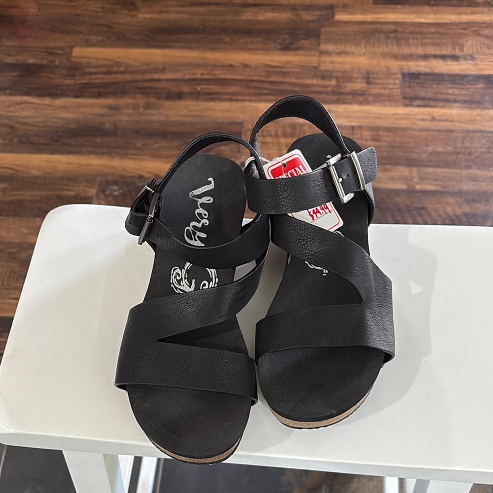 Vessy G Black Sandals Comfortable and Versatile